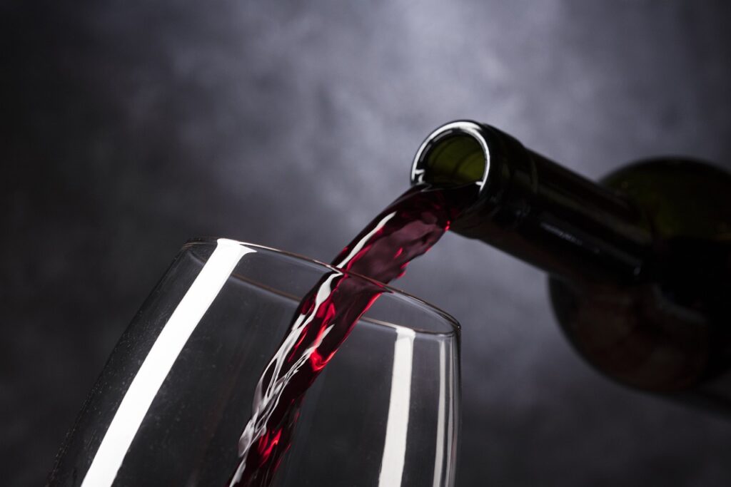ワインに合うおつまみを宅配で楽しむ方法は？